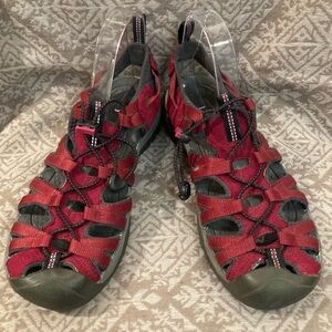 KEEN Sz 9.5  Bungee Cinching Hiking Outdoors Walking Comfort Sandals